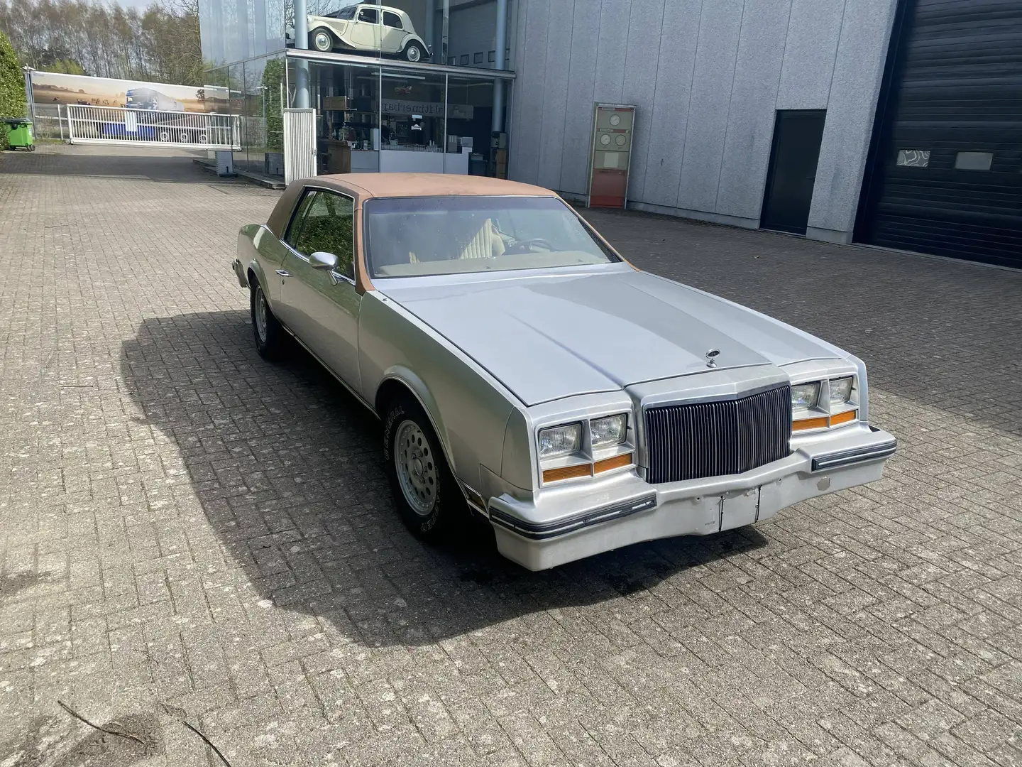 Buick Riviera coupé Silber - 2