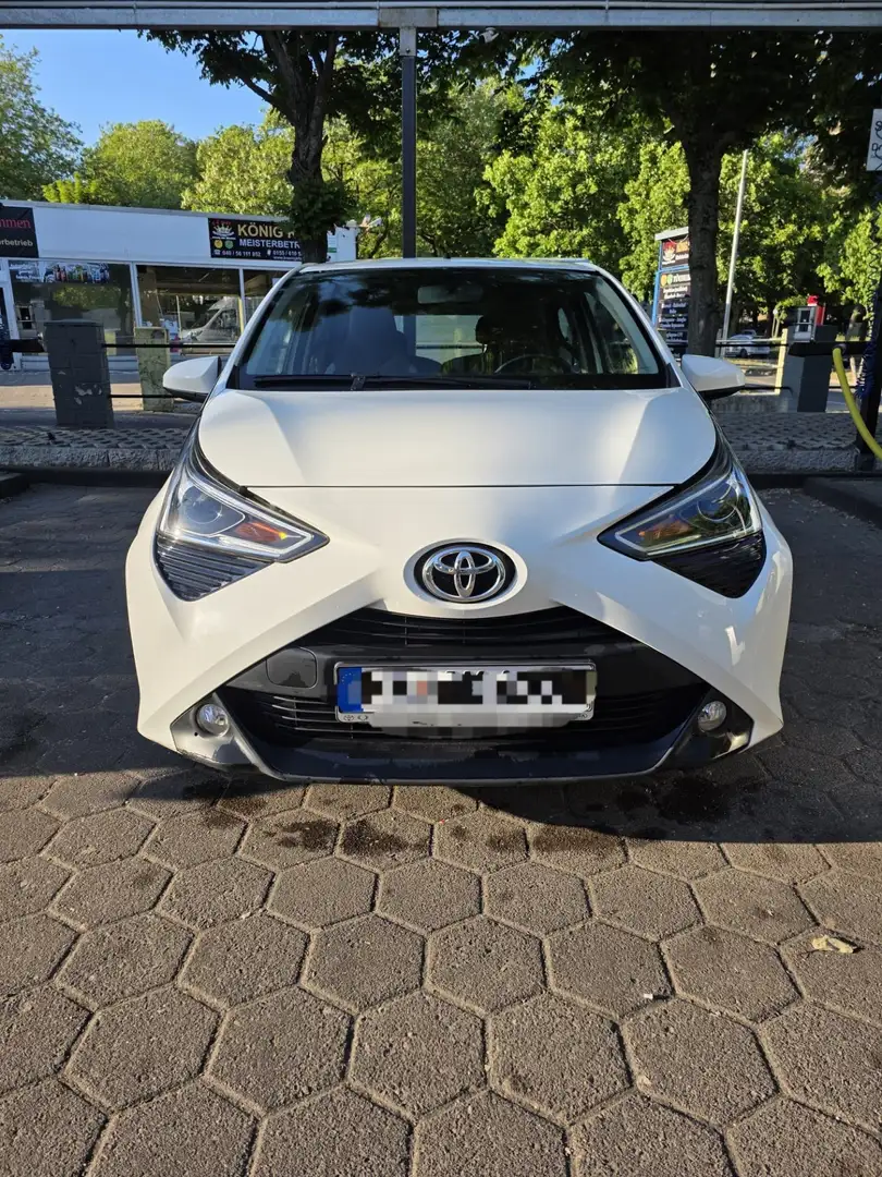 Toyota Aygo x-play club Biały - 1