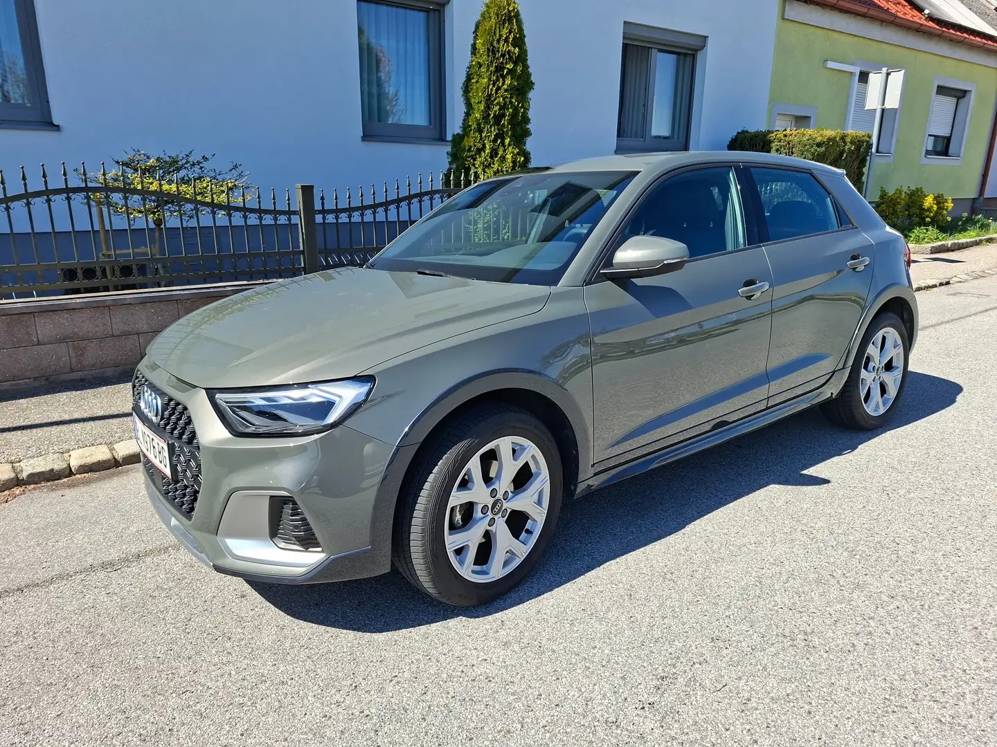 Audi A1 A1 SB 35 TFSI Allstreet Intense S-tronic Allstreet Intense Grau - 1