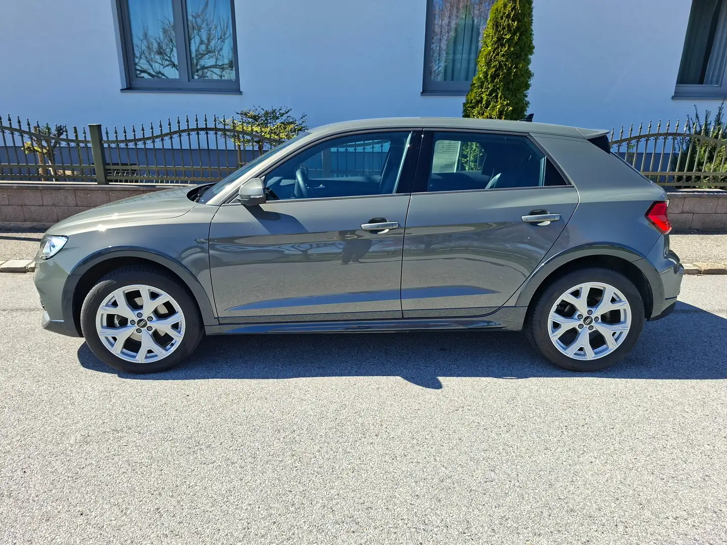 Audi A1 A1 SB 35 TFSI Allstreet Intense S-tronic Allstreet Intense Grau - 2