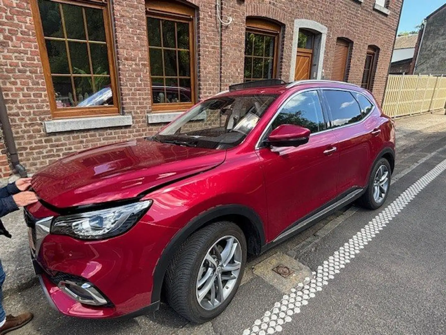 MG EHS EHS PHEV 1.5 Turbo Luxury Roşu - 2