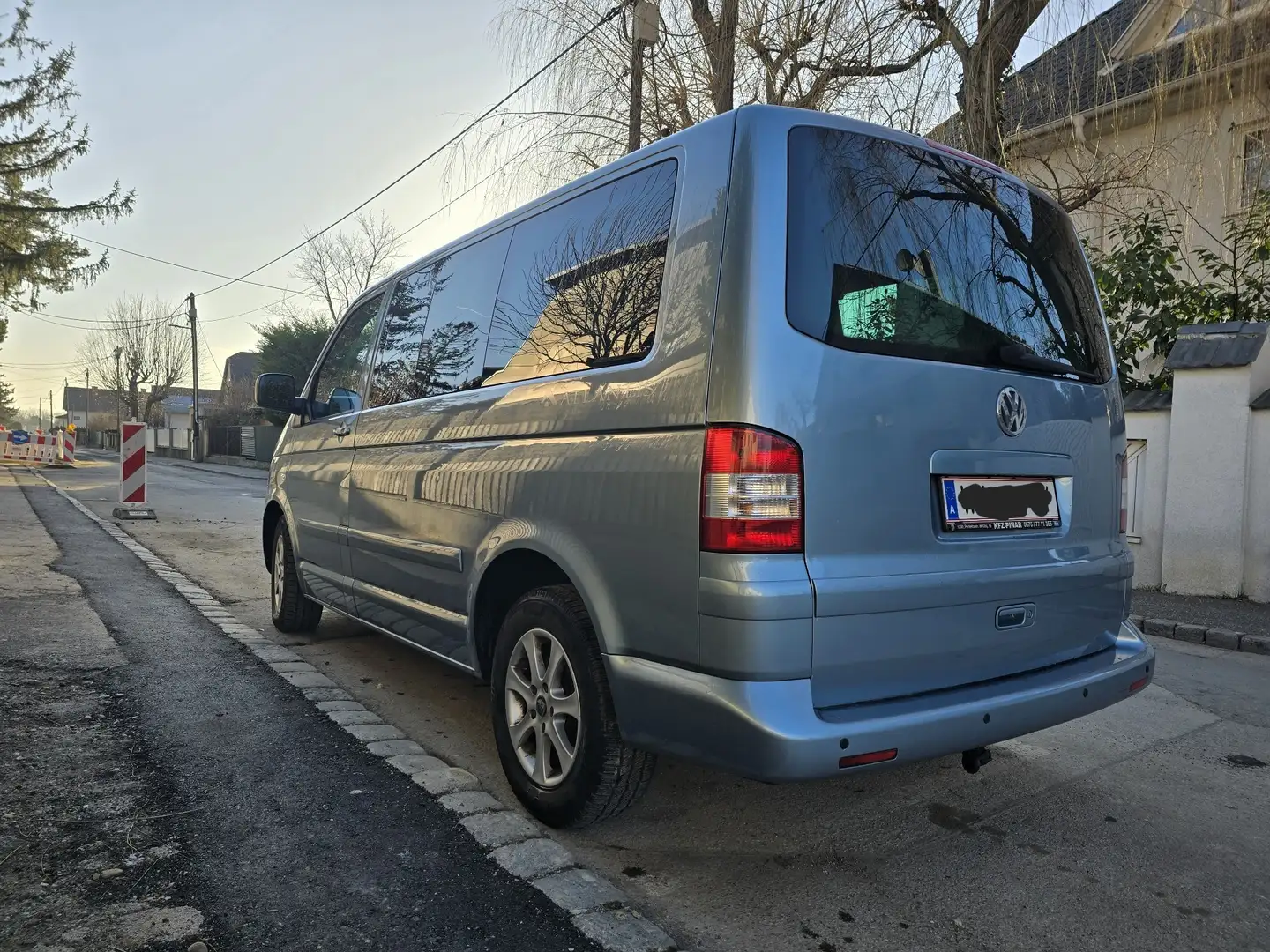Volkswagen T5 Multivan Atlantis 2,5 TDI D-PF Bleu - 2