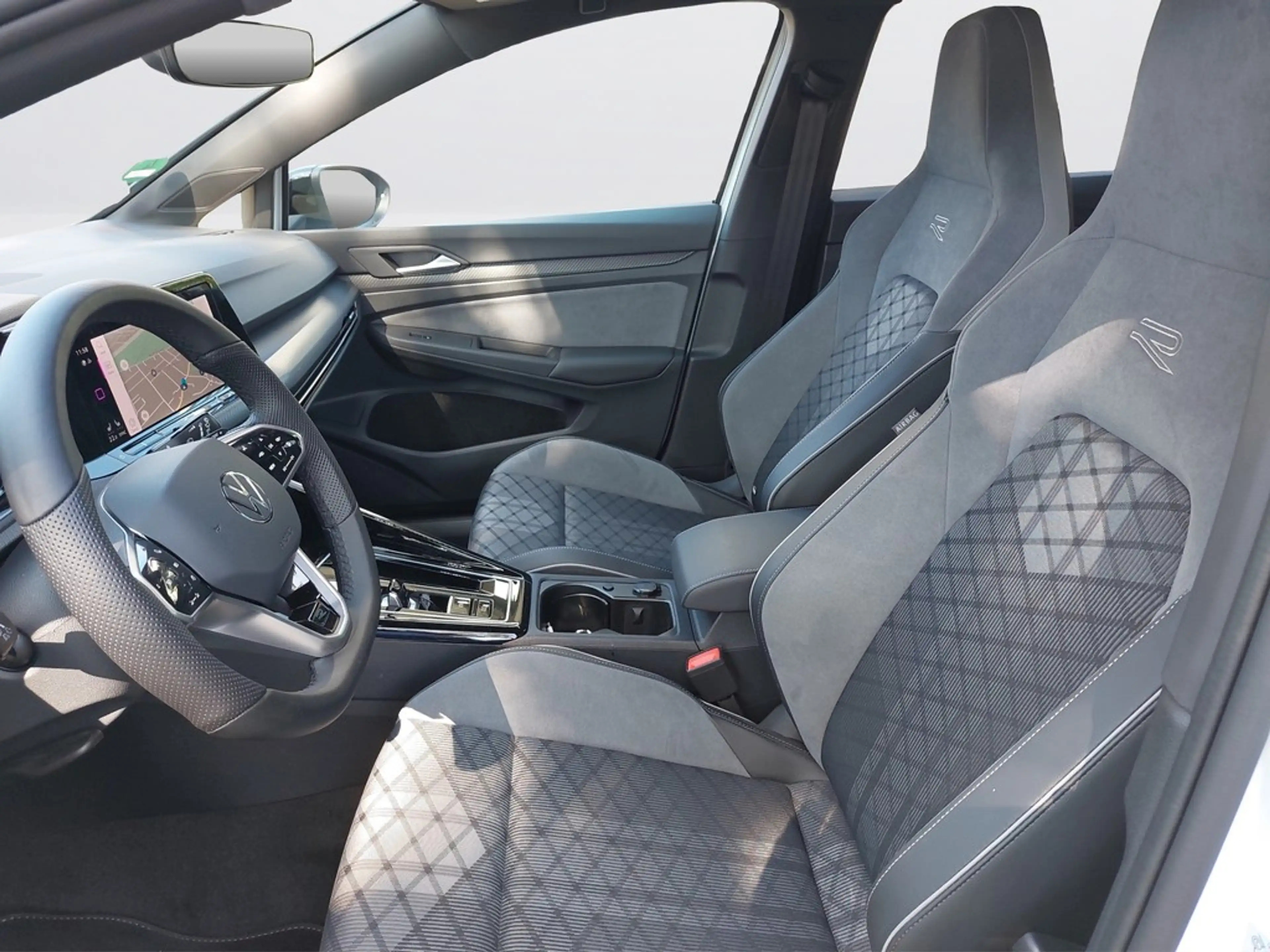 Volkswagen Golf R -Line 1.5 eTSI 110 kW DSG — photo 11