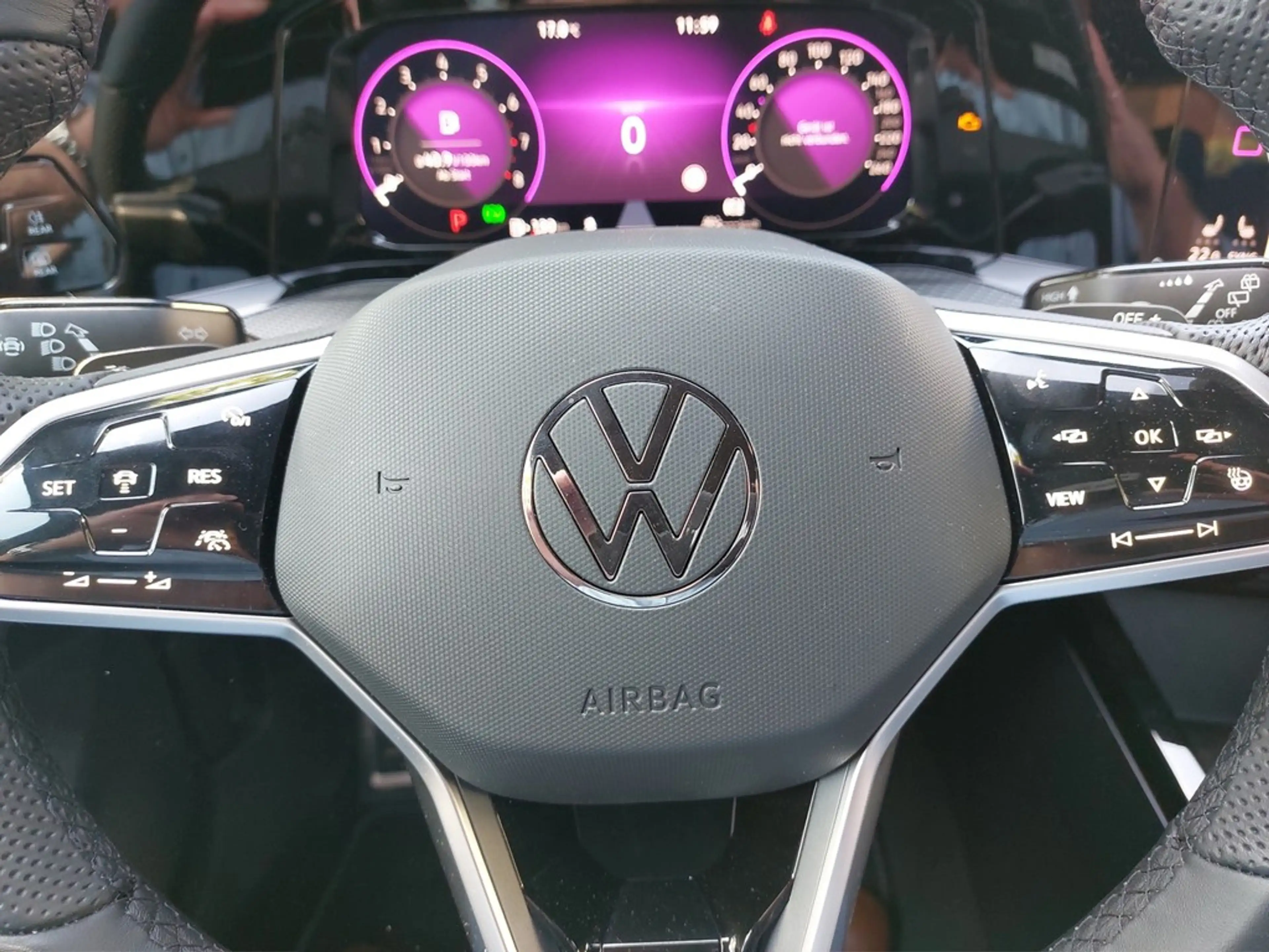 Volkswagen Golf R -Line 1.5 eTSI 110 kW DSG — photo 12