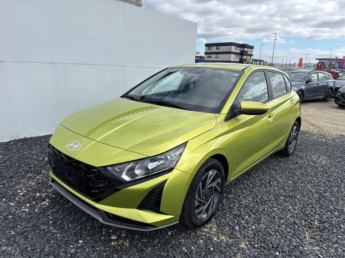 Hyundai i20 COMFORT NAVI RFK ALU WP 1.0 T-GDI 66kW/90PS EUR... Grün - 1
