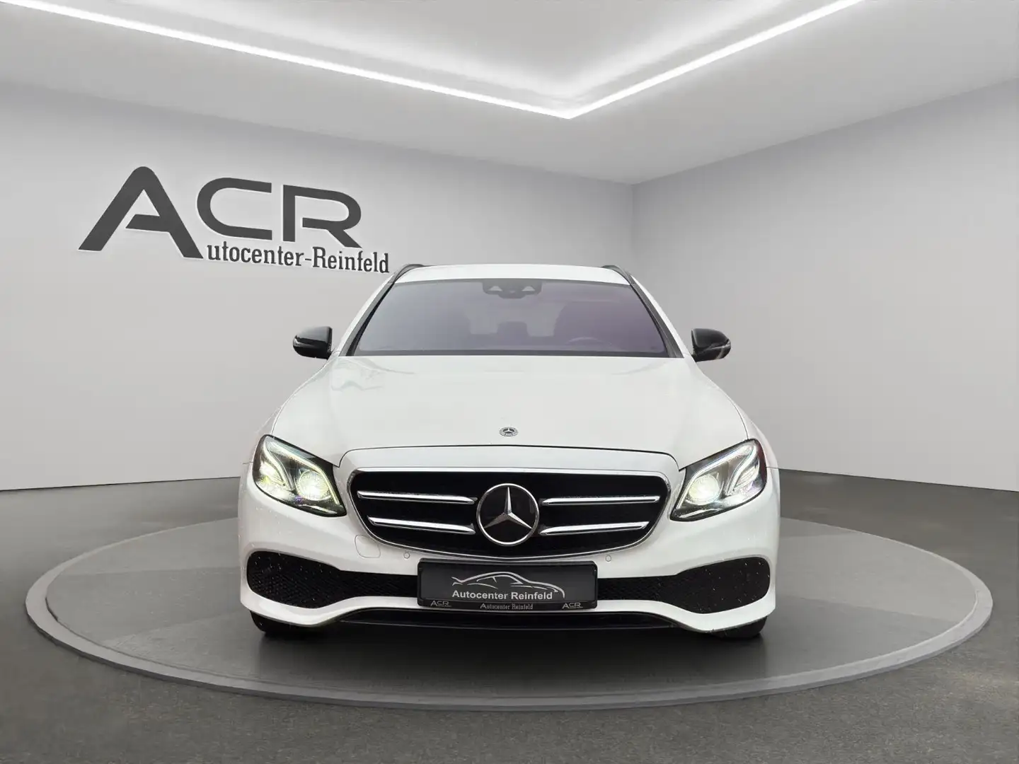 Mercedes-Benz E 400 d 4Matic Airmatic/LED/BUR/Distro/AHK/Totwin Weiß - 2
