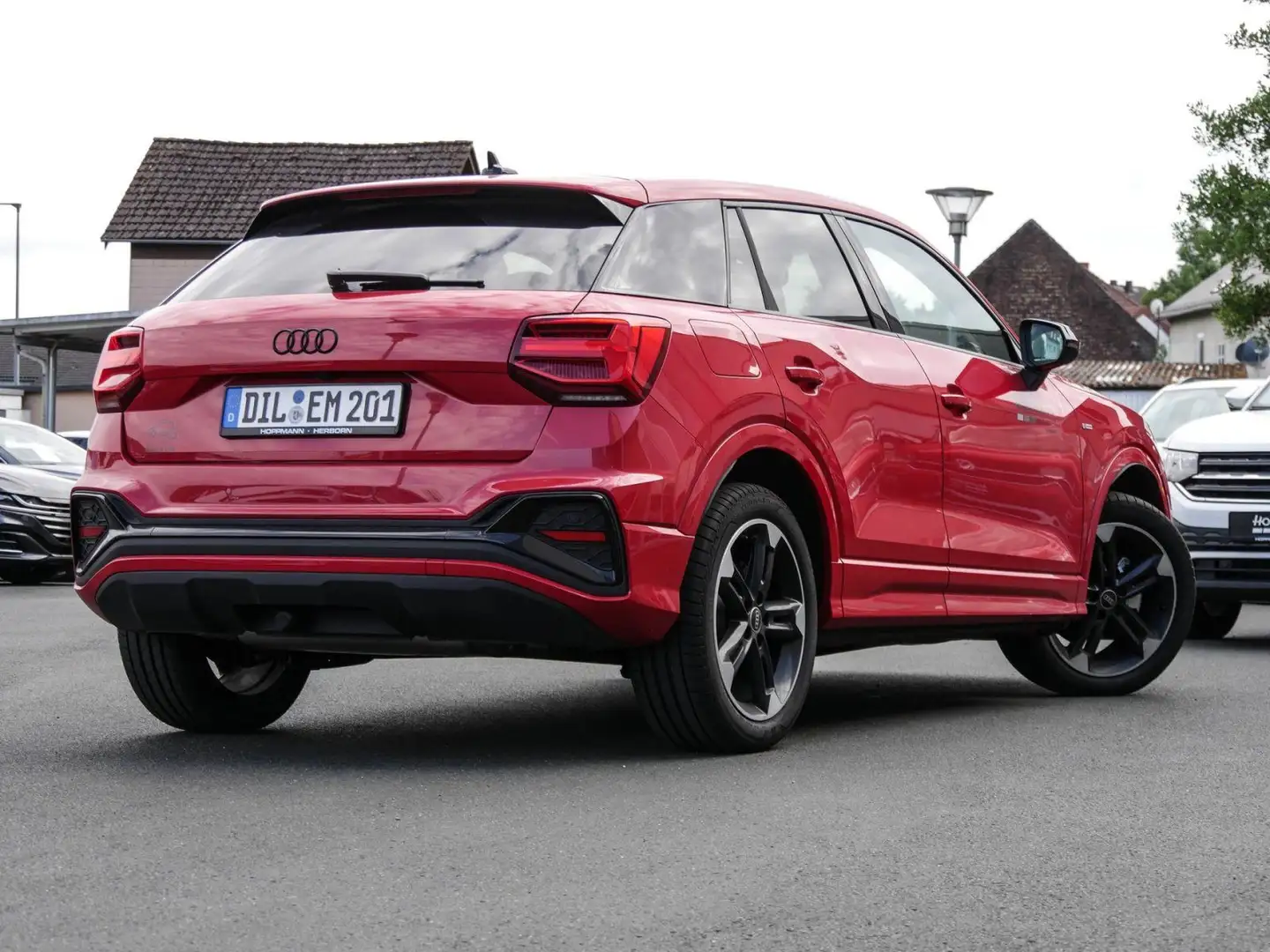 Audi Q2 nza 35 TFSI S-Line Black AHK Matrix-LED Rot - 2