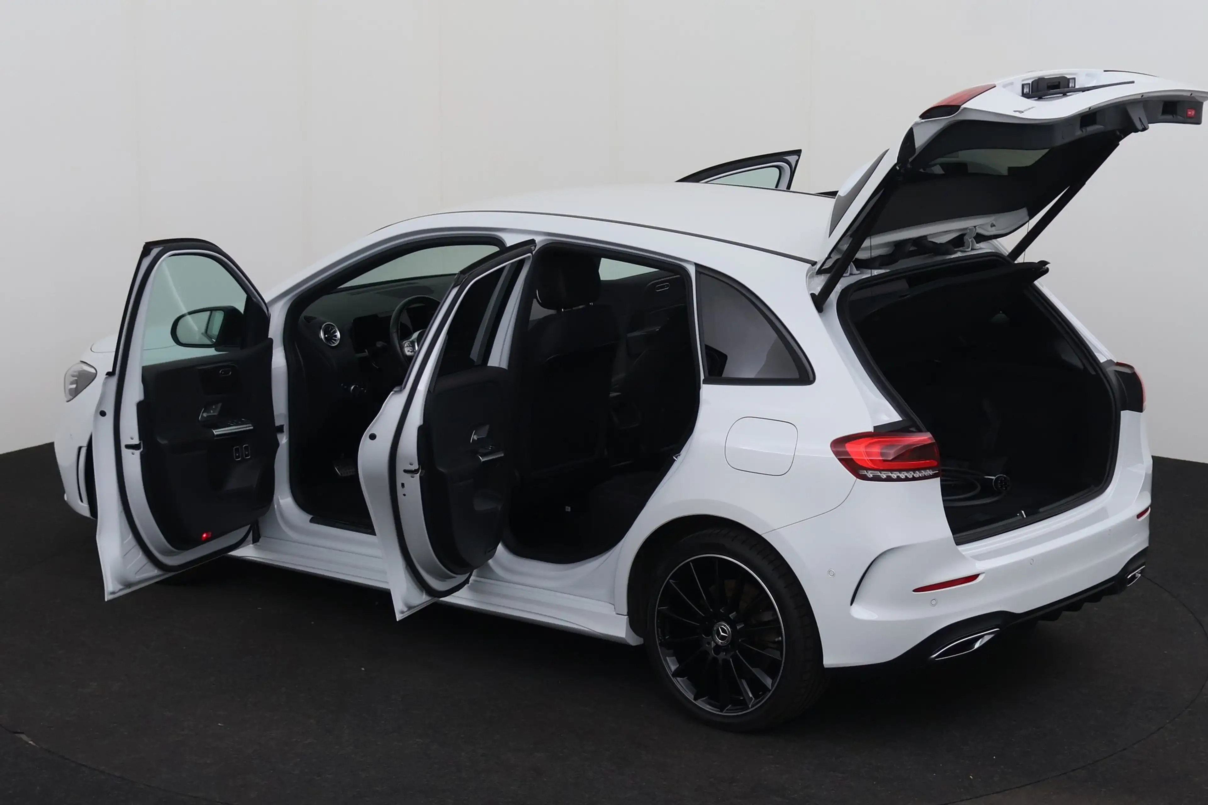 Mercedes-Benz B 250 e iA 8G-DCT PHEV BUS.SOLUTION + GPS + CAMERA + PDC — photo 9