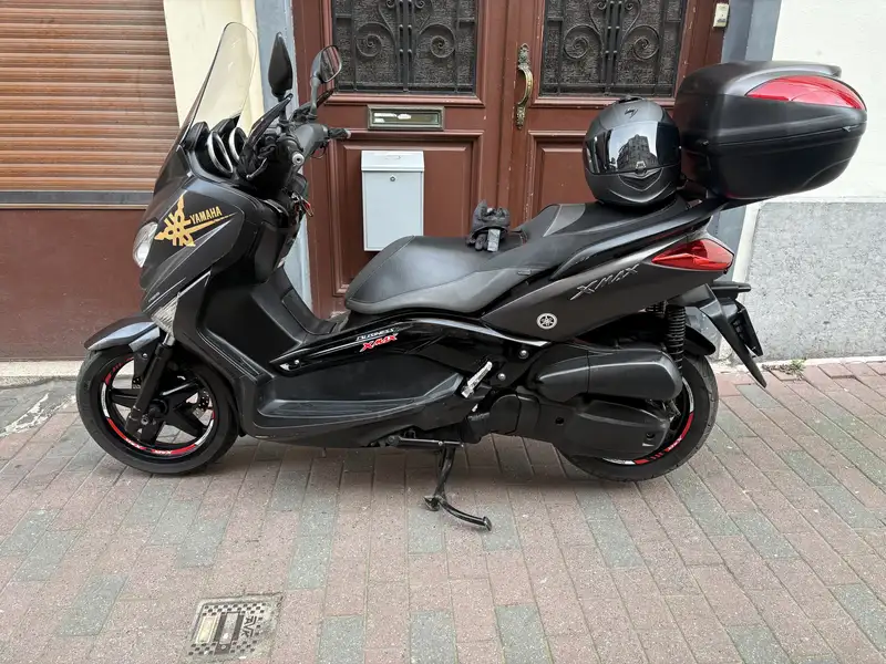 Yamaha X-Max 125