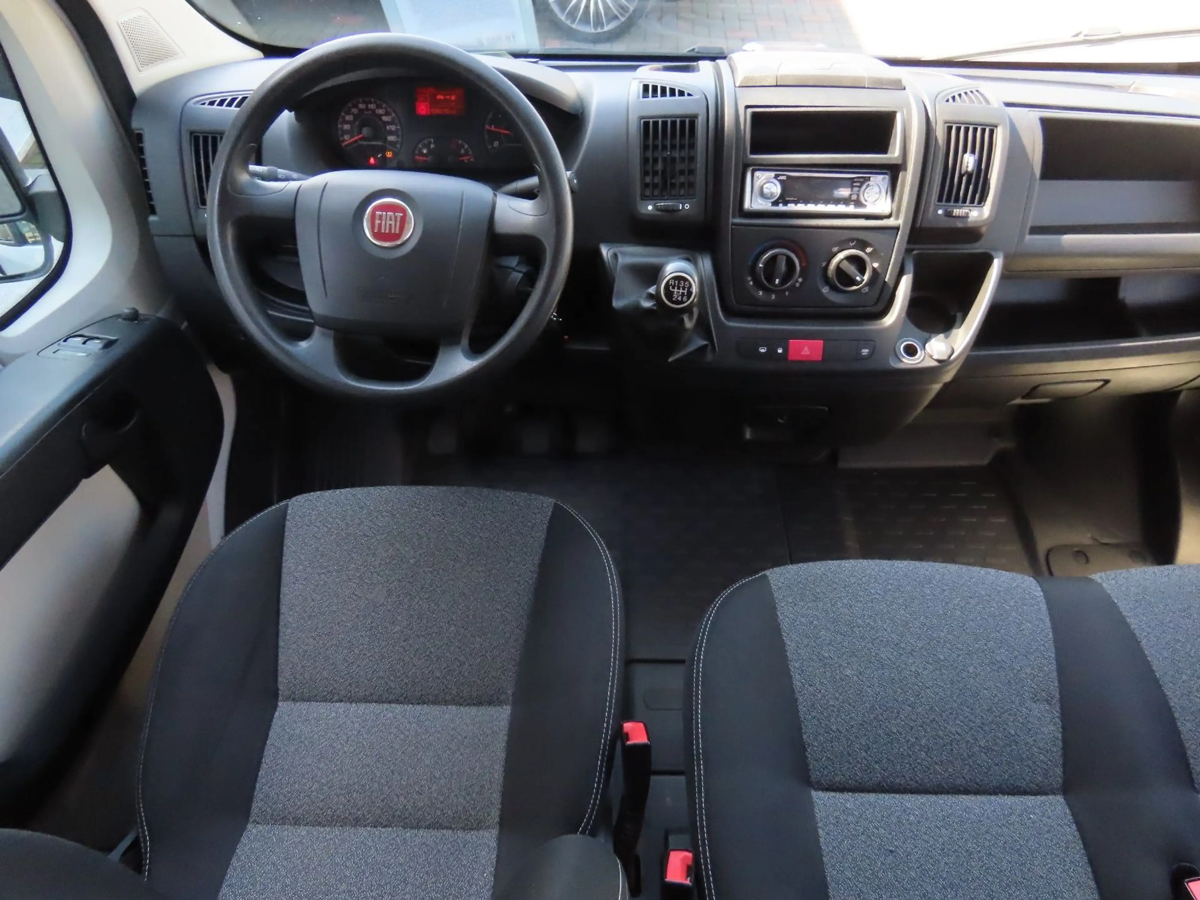 Fiat Ducato 2.3 Hochr.-Kombi 33 150 L2H2 9 Sitze — photo 15
