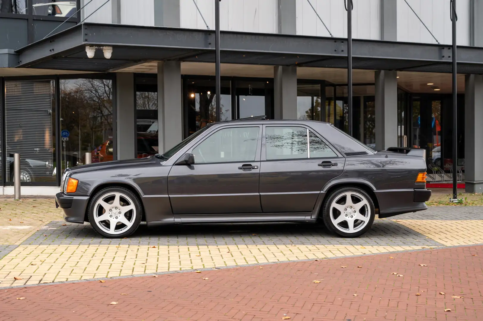 Mercedes-Benz 190 E 2.5-16 Zwart - 2