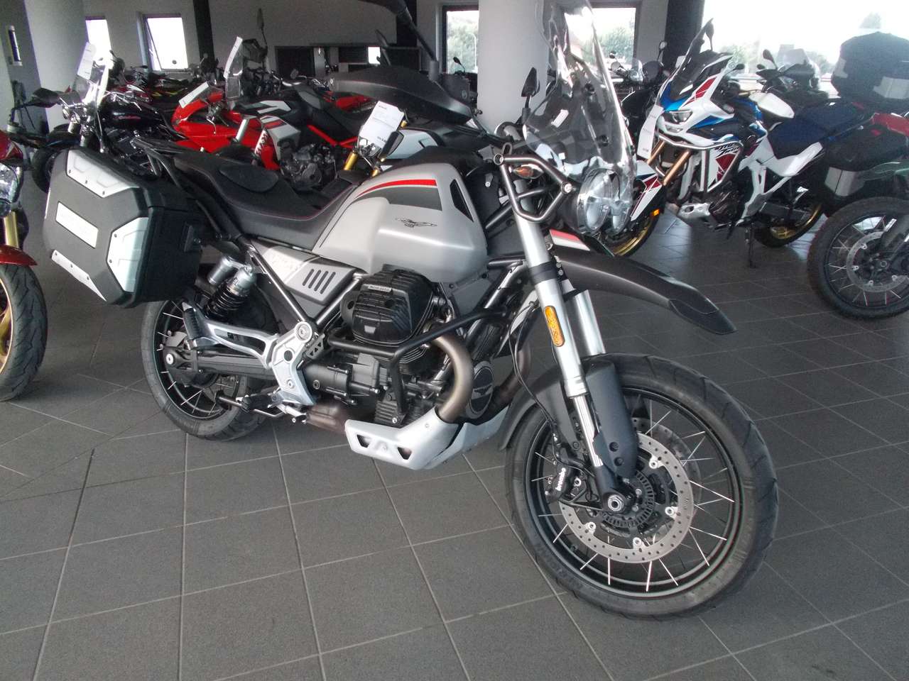 Moto Guzzi V 85 TT TRAVEL 2023