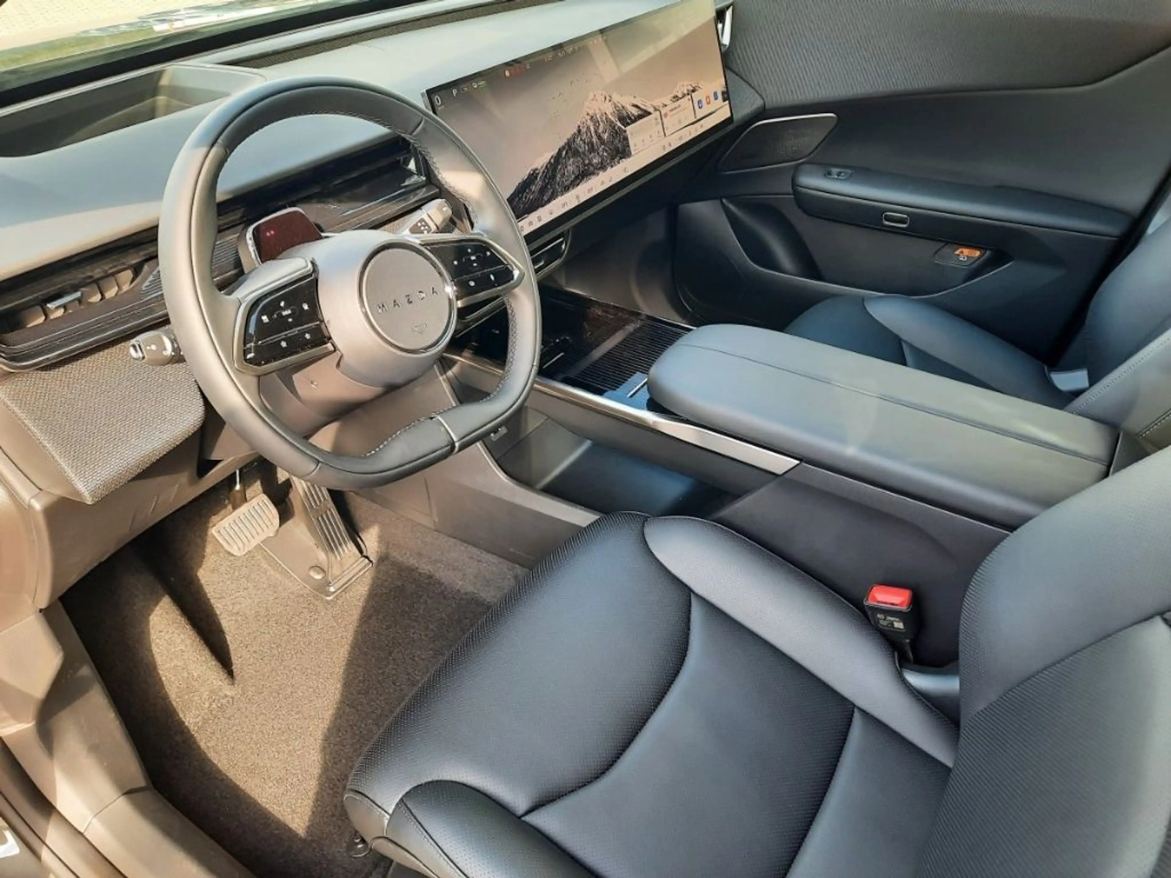 Mazda CX-6e CX6E EV 258ps Takumi 21'' LED PANO NAVI HU — photo 11