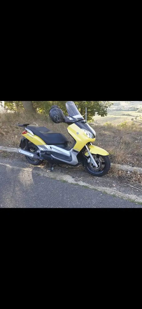 Yamaha X-Max 250 Giallo - 1