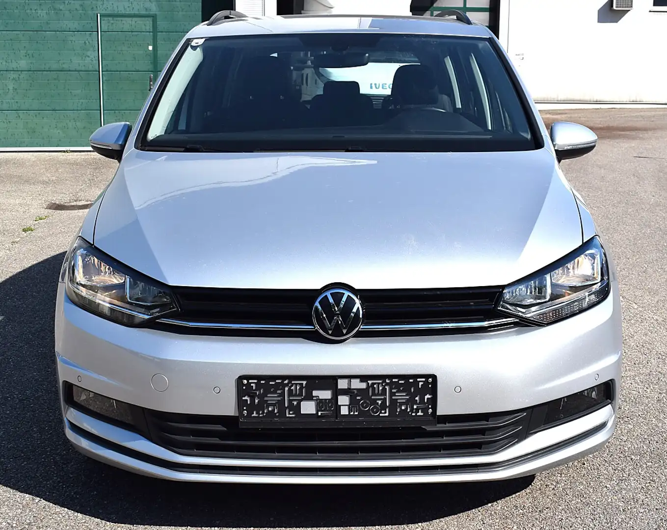 Volkswagen Touran 2,0 SCR TDI DSG Silber - 2