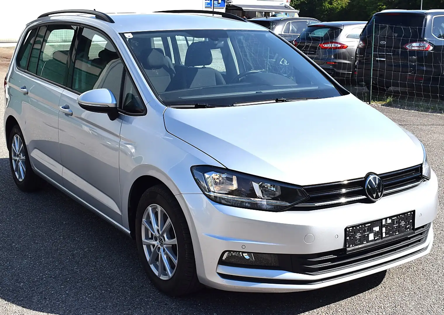 Volkswagen Touran 2,0 SCR TDI DSG Silber - 1