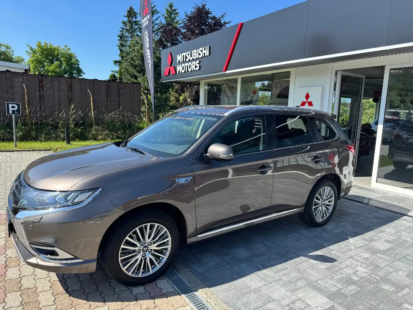 Mitsubishi Outlander Outlander Plug-in Hybrid PLUS mit FAP Marrón - 2