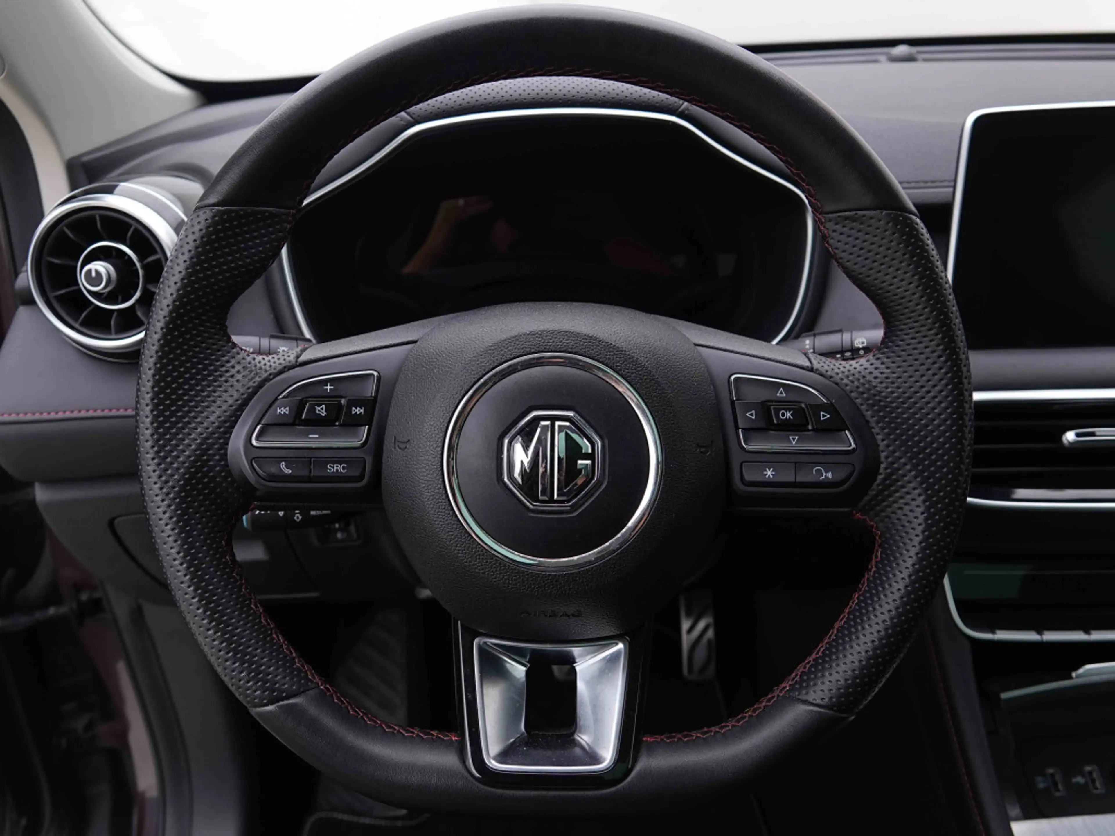MG HS 1.5 T-GDi 162 AUT Luxury | Pano | Leather | GPS | LED | ALU18 — photo 11