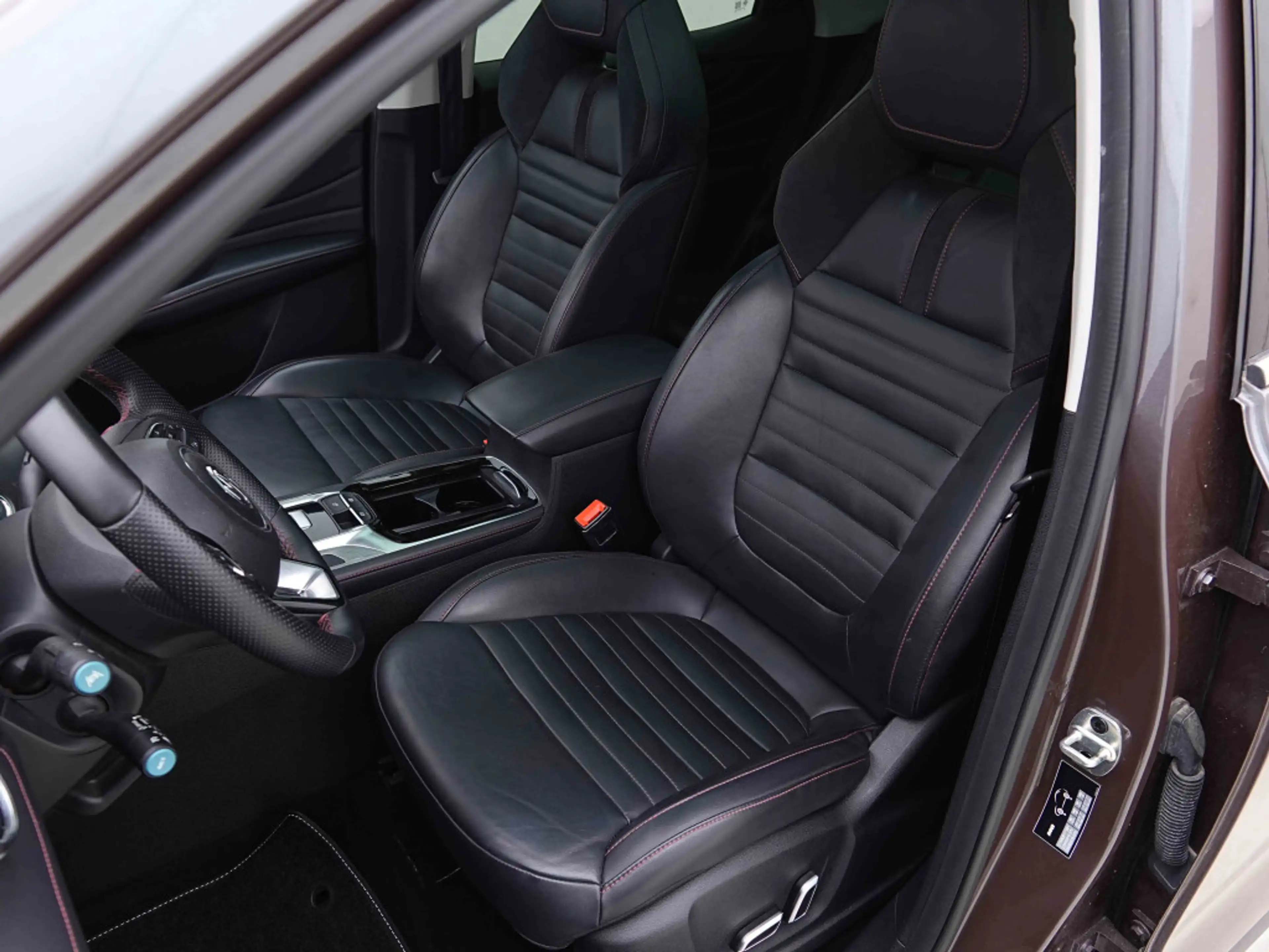 MG HS 1.5 T-GDi 162 AUT Luxury | Pano | Leather | GPS | LED | ALU18 — photo 8