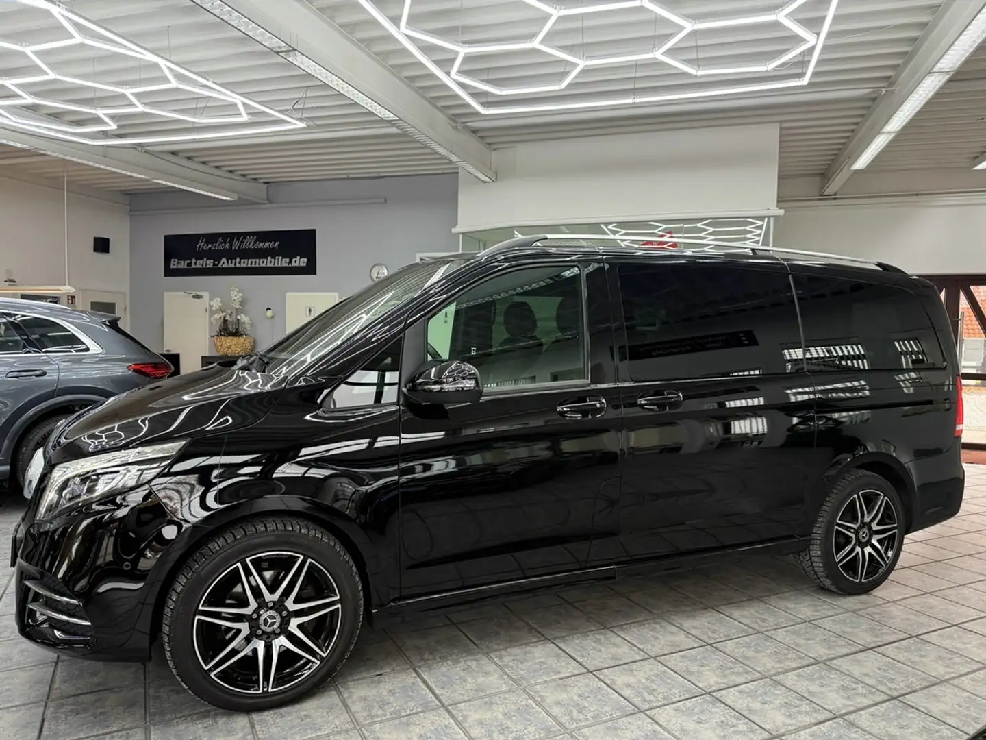 Mercedes-Benz V 250 d 4Matic AMG-Line 7-Sitzer, LED, Burmester Schwarz - 2