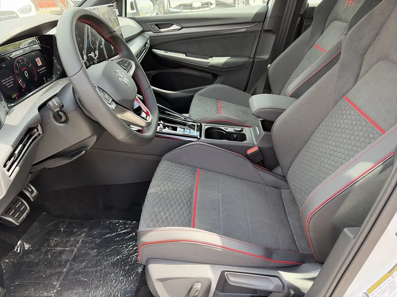 Volkswagen Golf GTI снимка Volkswagen Golf GTI