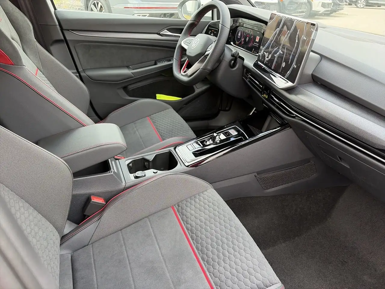 Volkswagen Golf GTI снимка Volkswagen Golf GTI