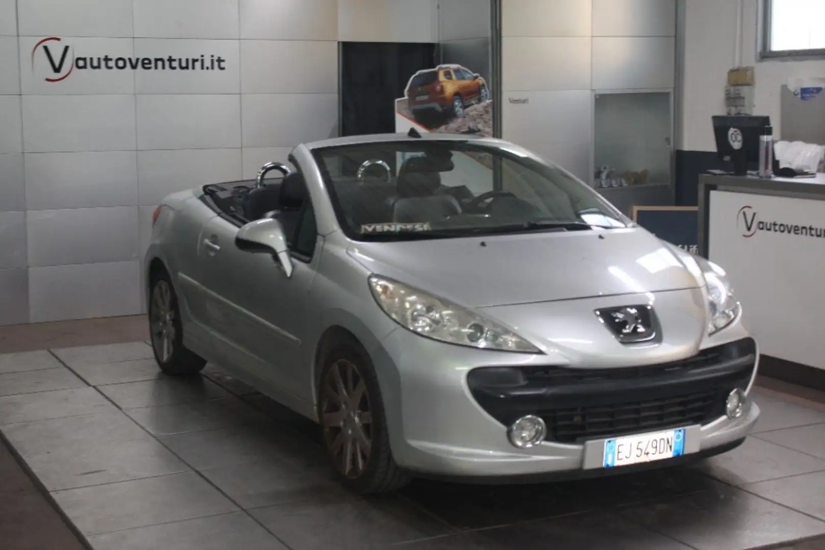 Peugeot 207 1.6 VTi 120CV Cabriolet Féline Plateado - 1