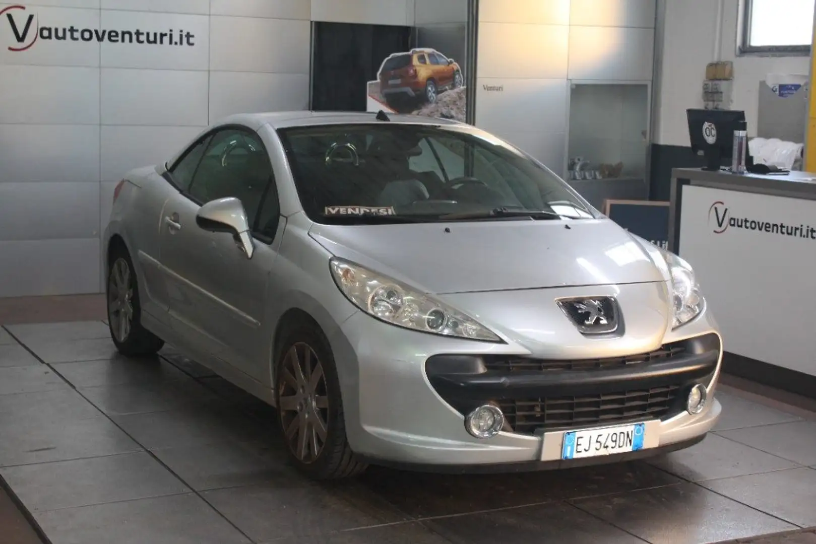 Peugeot 207 1.6 VTi 120CV Cabriolet Féline Plateado - 2