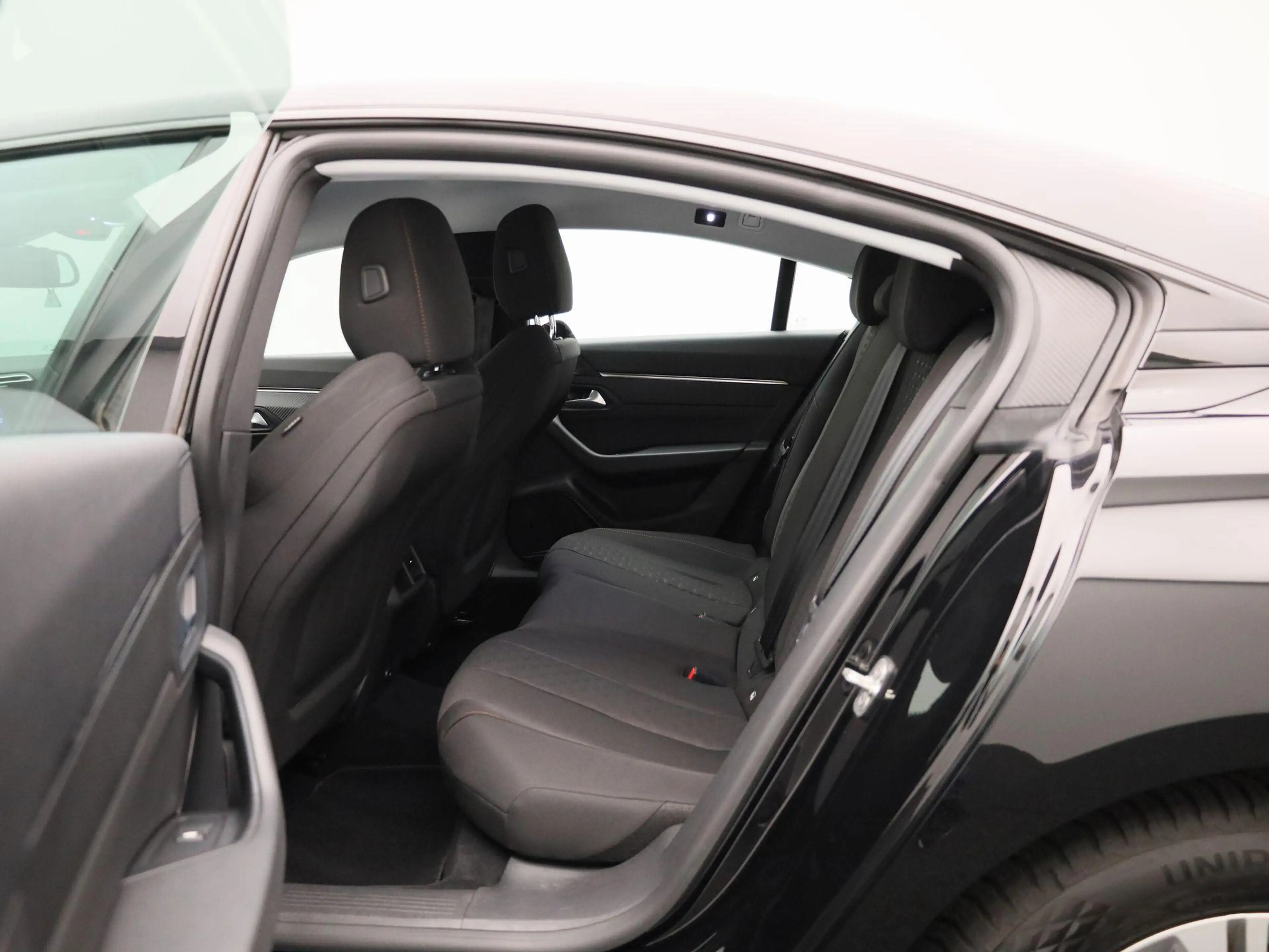 Peugeot 508 1.2 PureTech 130 S&S EAT8 Active Pack | Camera | P — photo 12