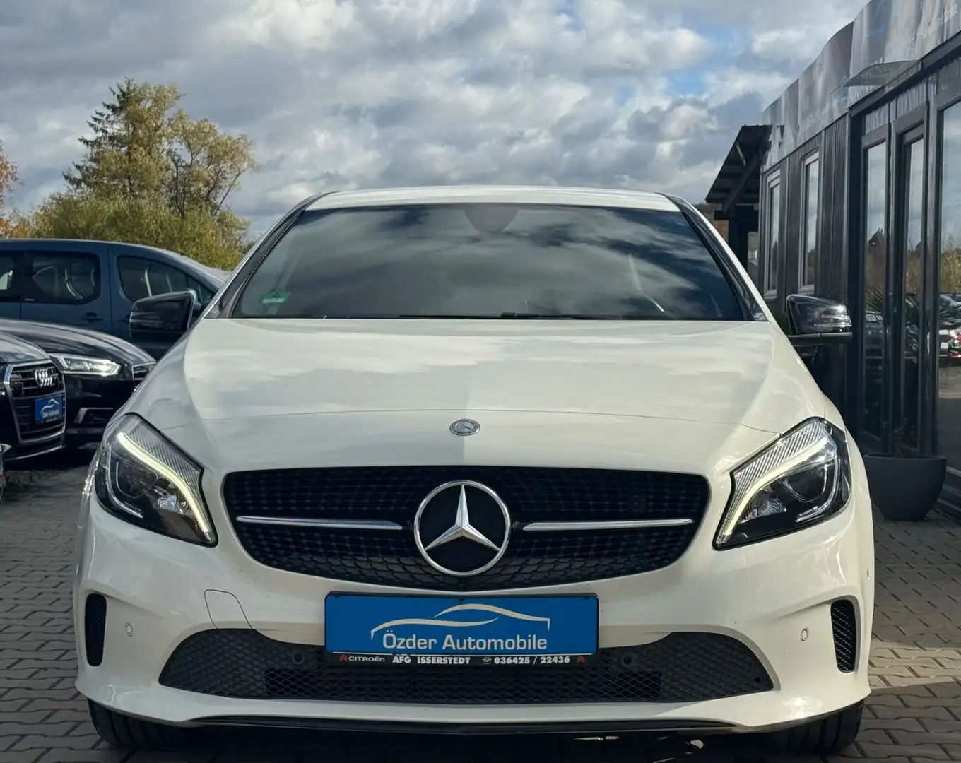 Mercedes-Benz A 180 BlueEfficiency+Finanzierung+Garantie+ Weiß - 2