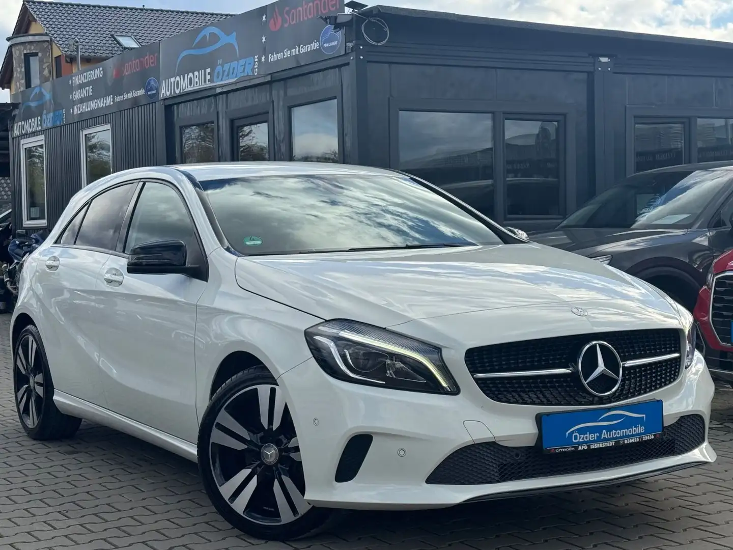 Mercedes-Benz A 180 BlueEfficiency+Finanzierung+Garantie+ Weiß - 1