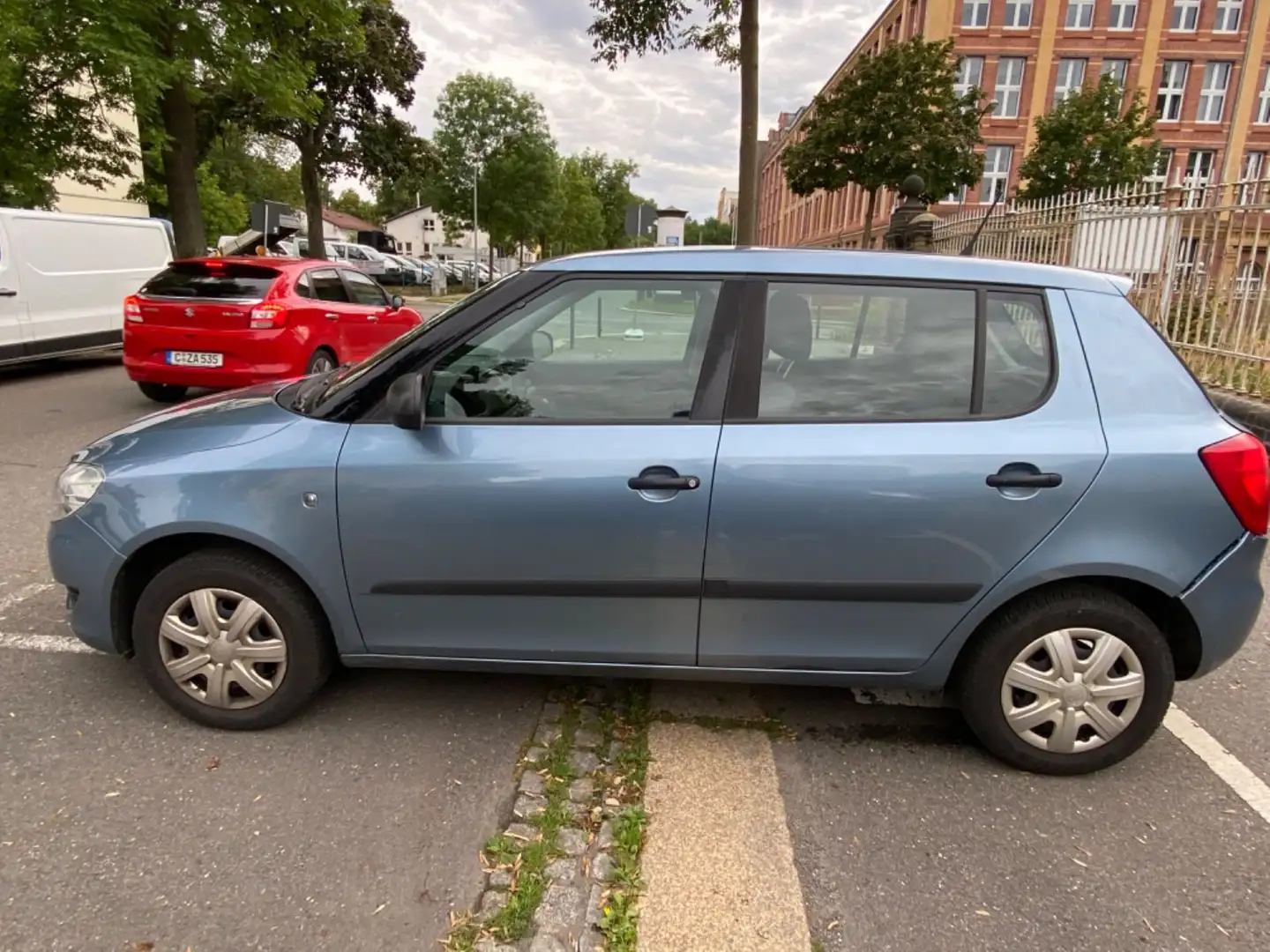 Skoda Fabia Active*Euro5*Tüv 3.2024* Grau - 2