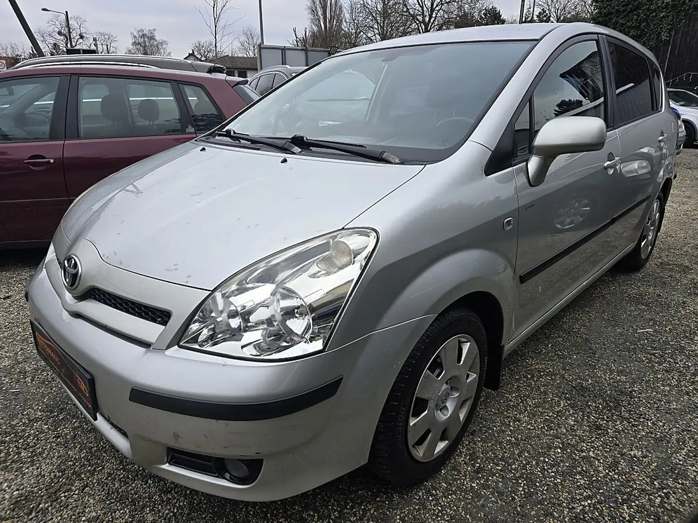 Toyota Corolla Verso 1,8 VVT-i Linea Sol MMT Grau - 1