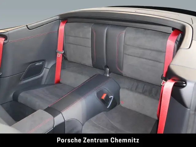 Porsche 911 view 9