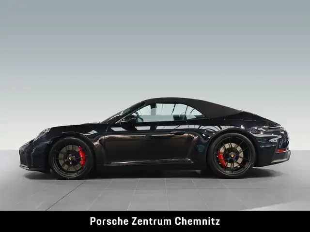 Porsche 911 view 3