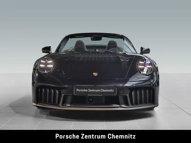 Porsche 911 view 5