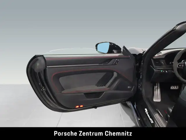 Porsche 911 view 11