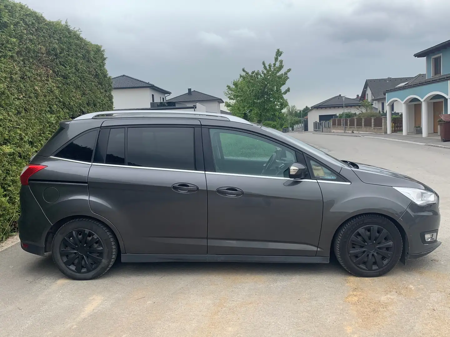 Ford Grand C-Max Titanium 1,5 TDCi Grau - 2