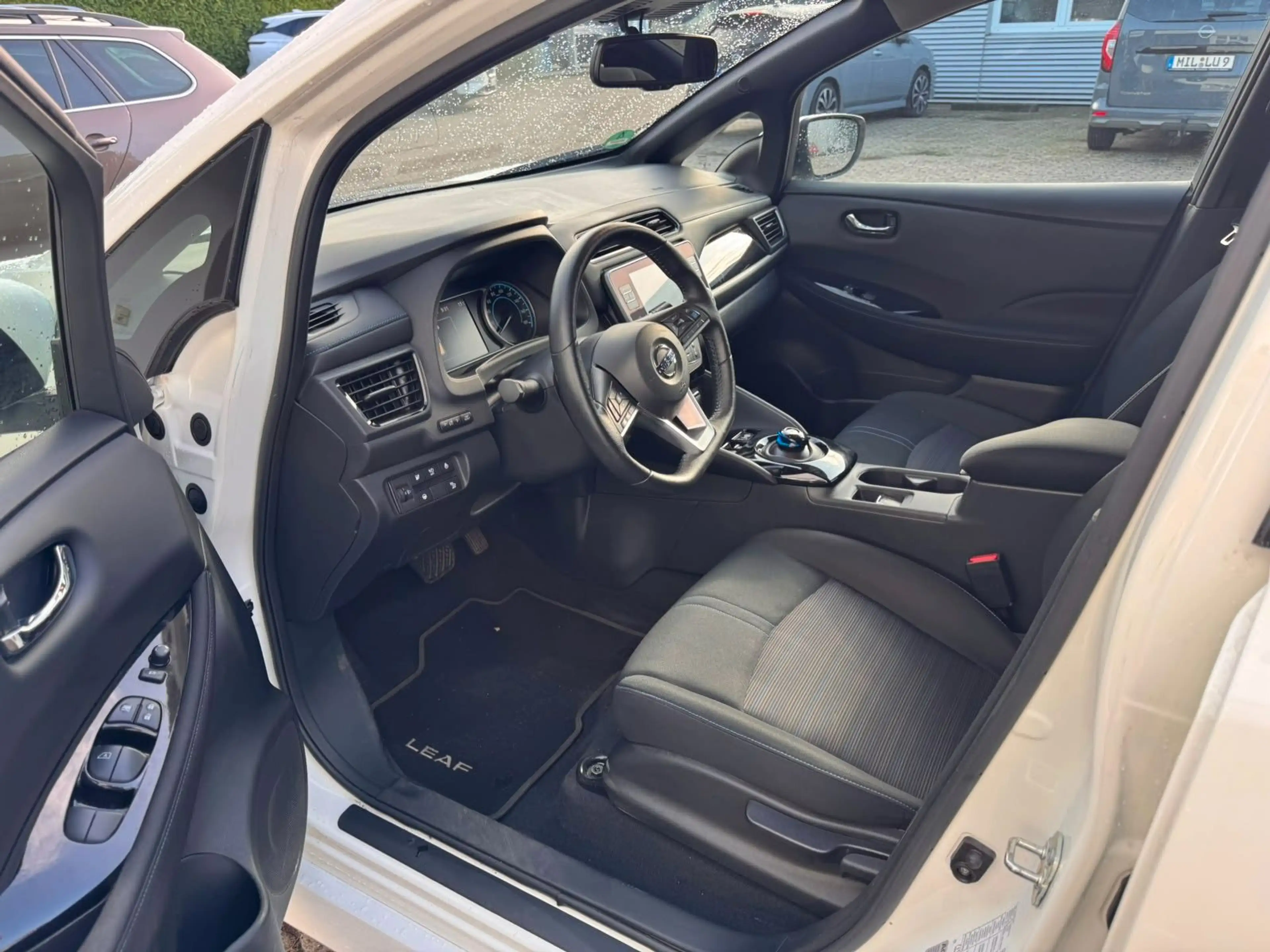 Nissan Leaf N-Connecta — photo 9