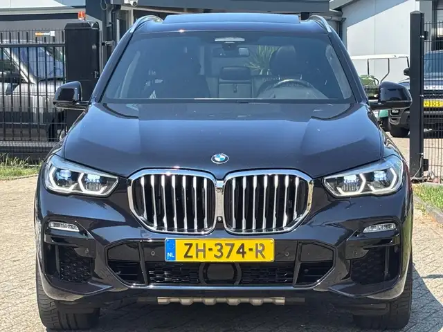 BMW X5 view 2