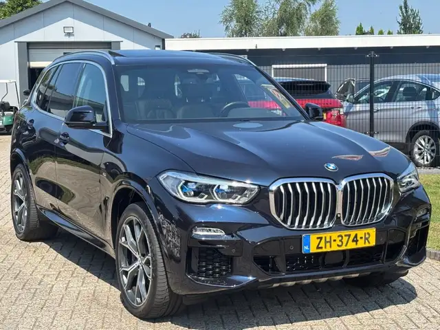 BMW X5 view 3