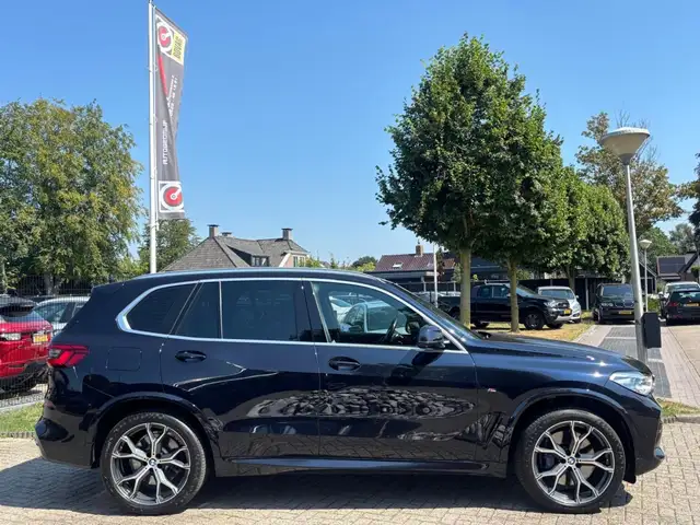 BMW X5 view 4