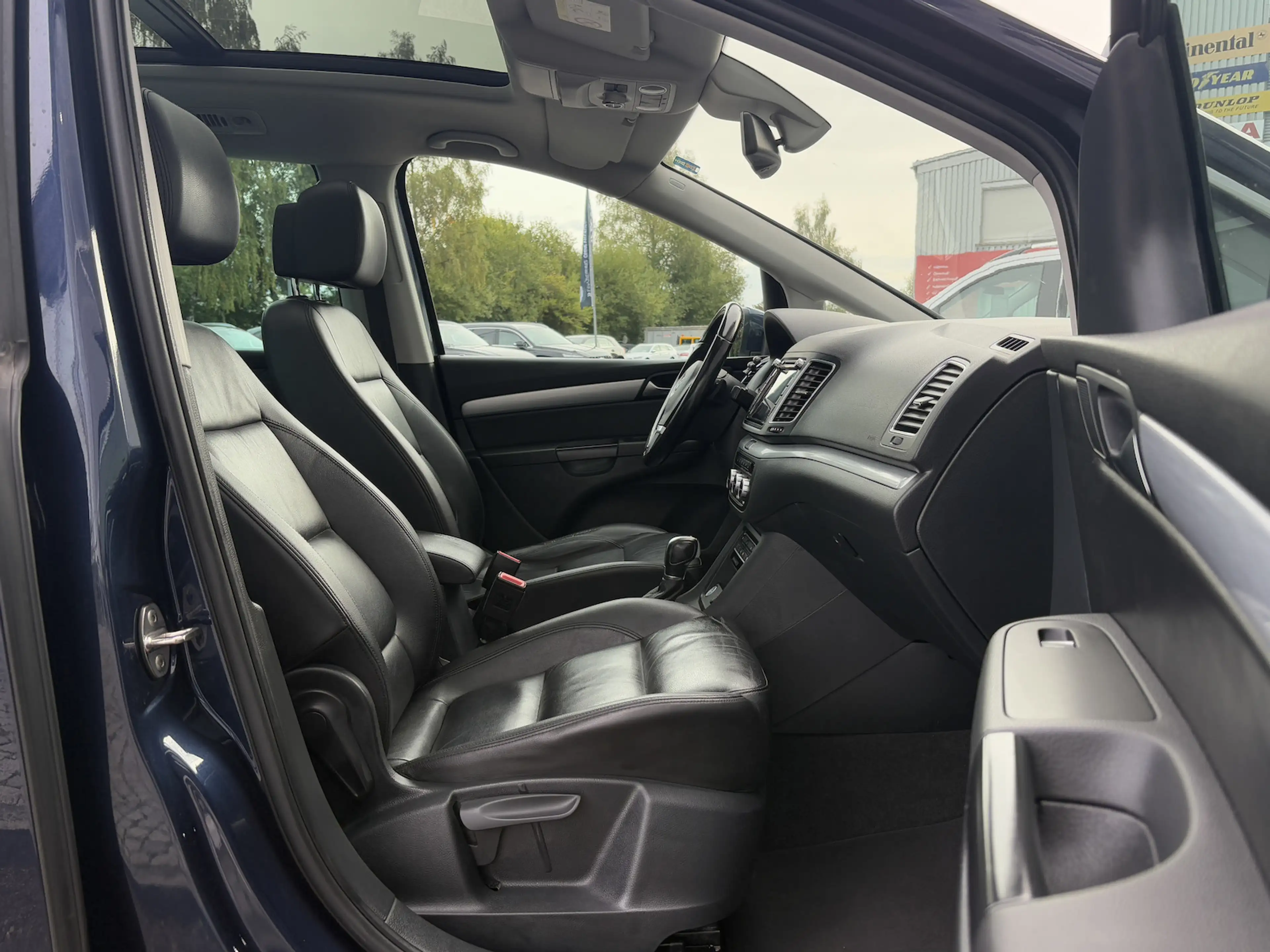 Volkswagen Sharan 2.0 TDI Highline DSG/NAVI/PANO/7-SITZER — photo 12
