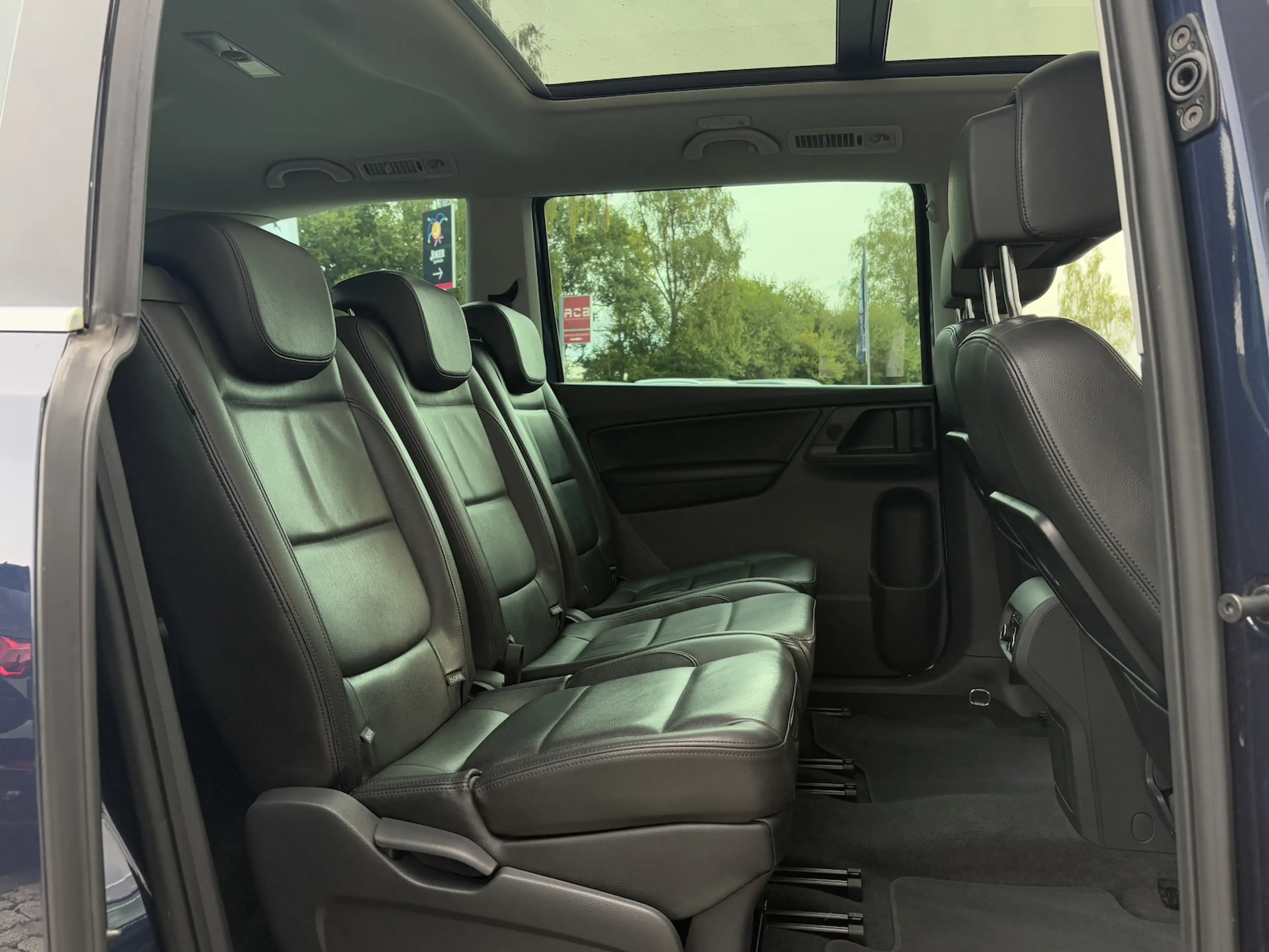 Volkswagen Sharan 2.0 TDI Highline DSG/NAVI/PANO/7-SITZER — photo 14