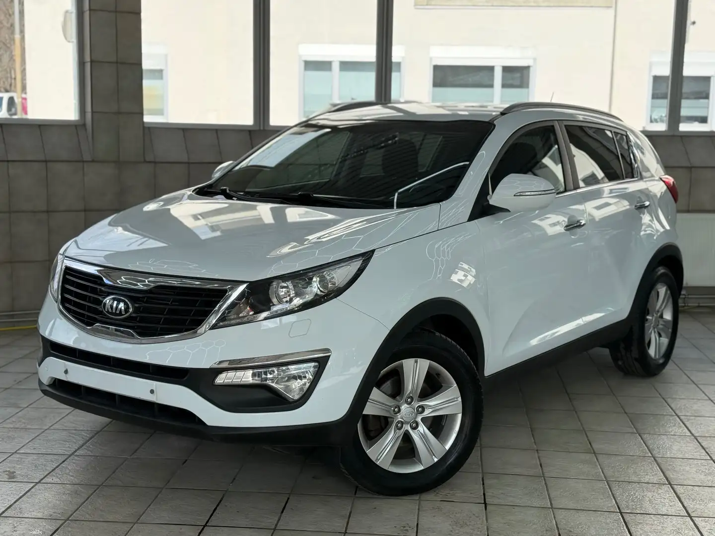 Kia Sportage Attract 2WD Weiß - 1