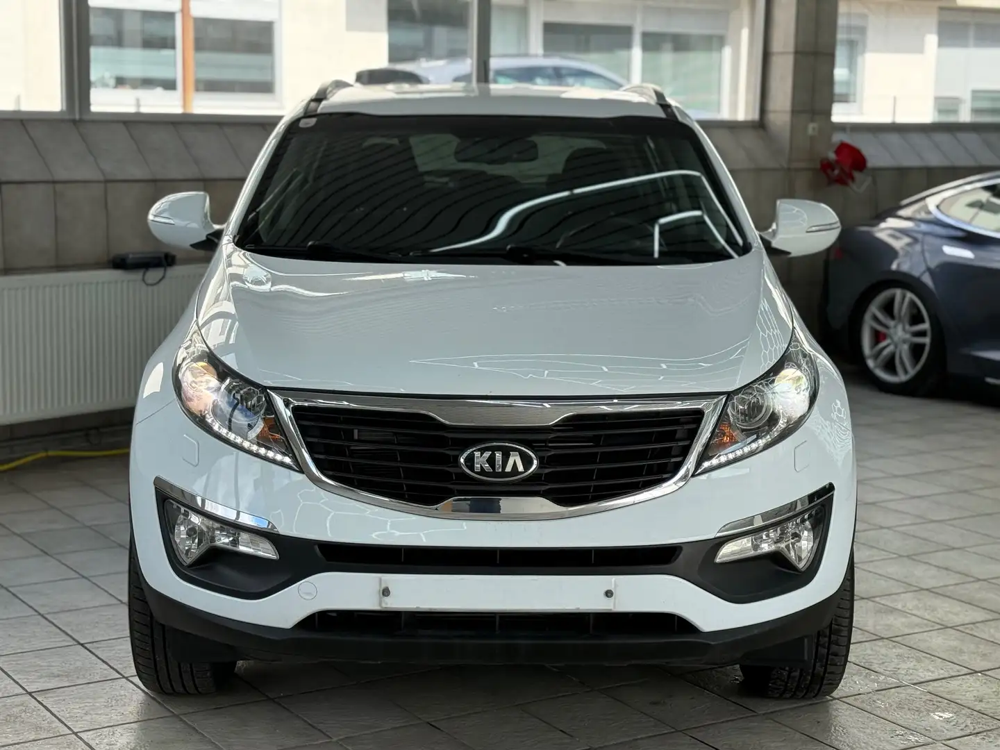 Kia Sportage Attract 2WD Weiß - 2