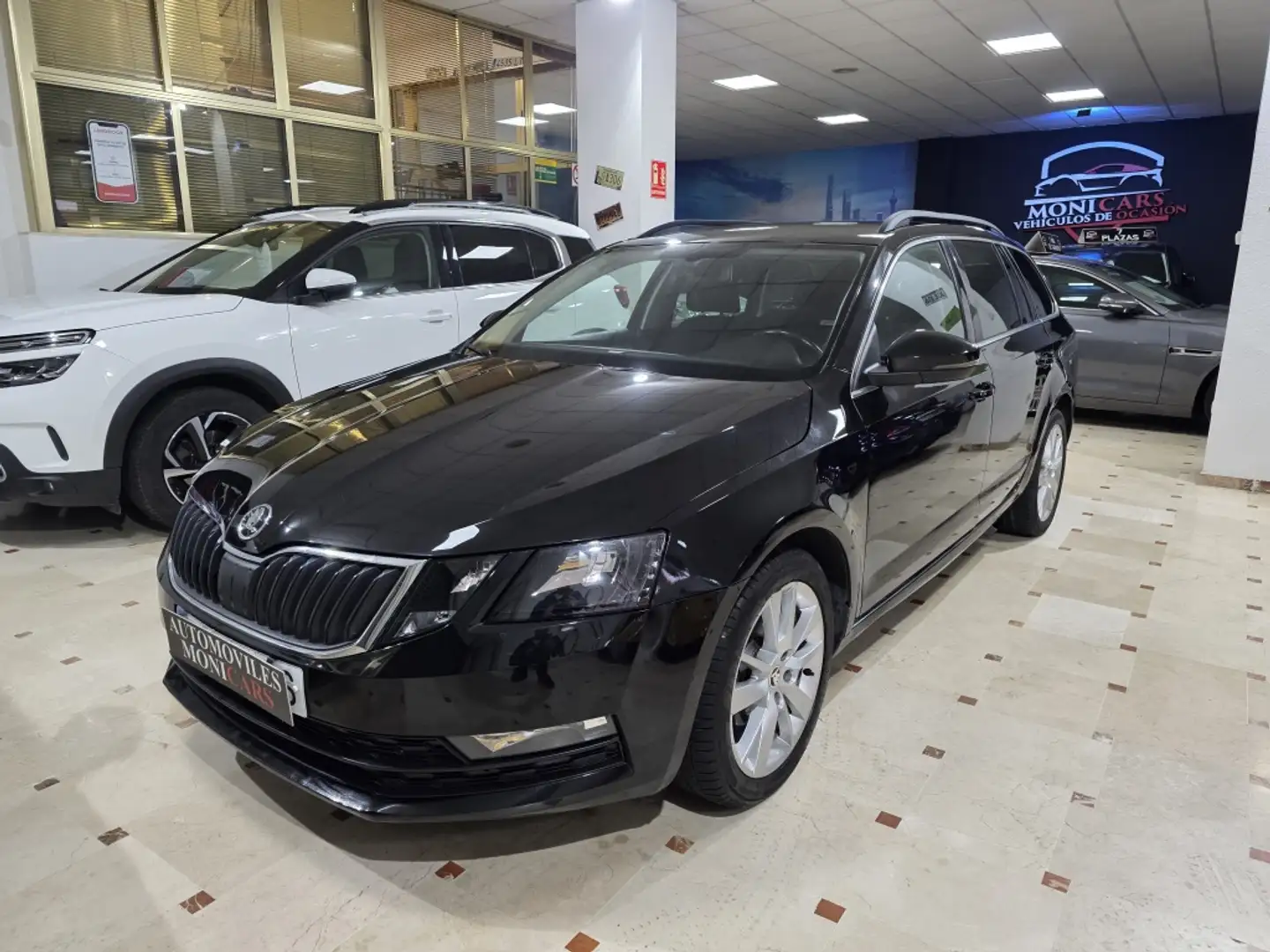 Skoda Octavia Combi 1.6TDI CR Ambition Schwarz - 1