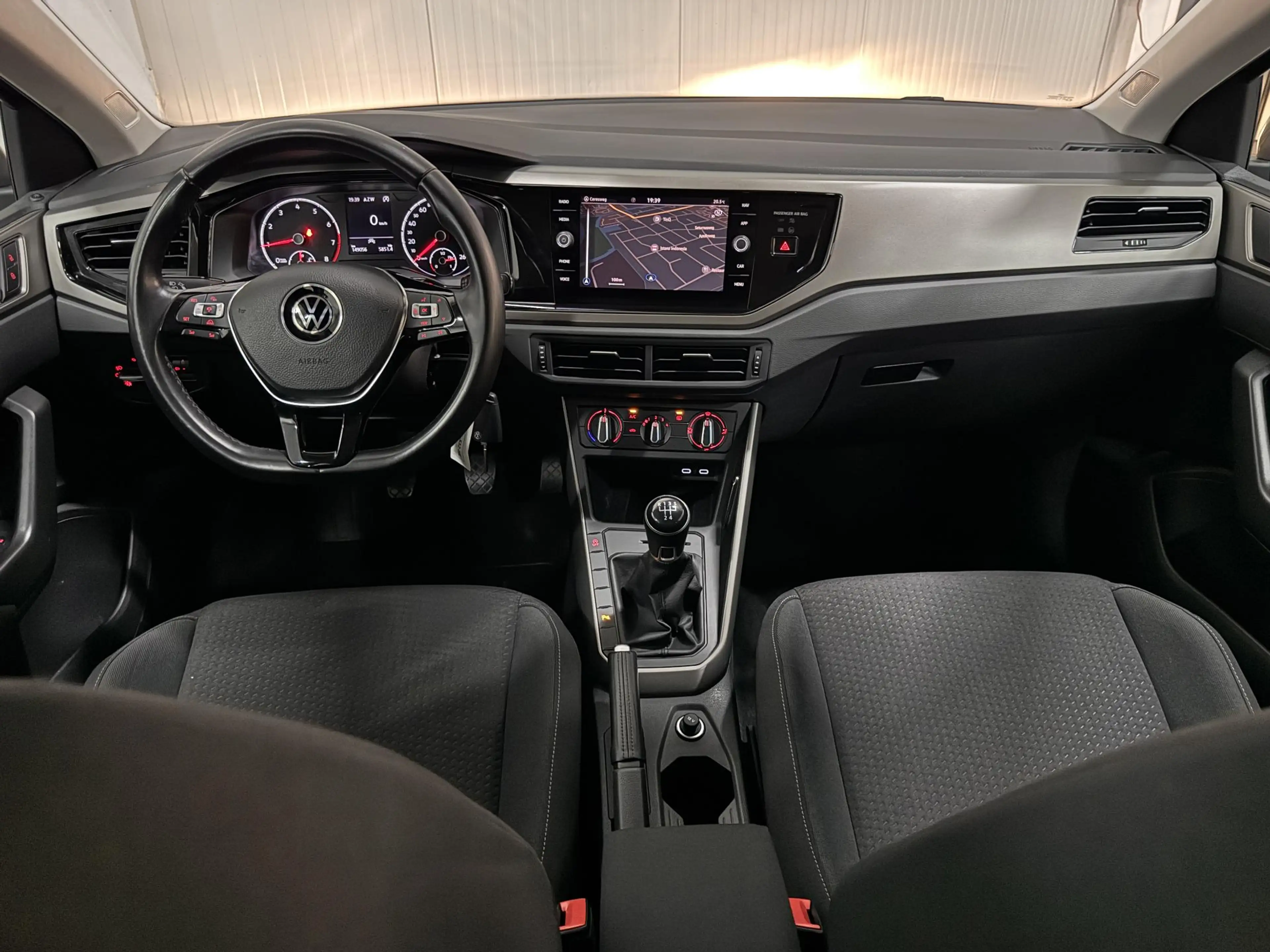 Volkswagen Polo 1.0 TSI Comfortline 96 PK TURBO NAVI CARPLAY 2XPDC — photo 3