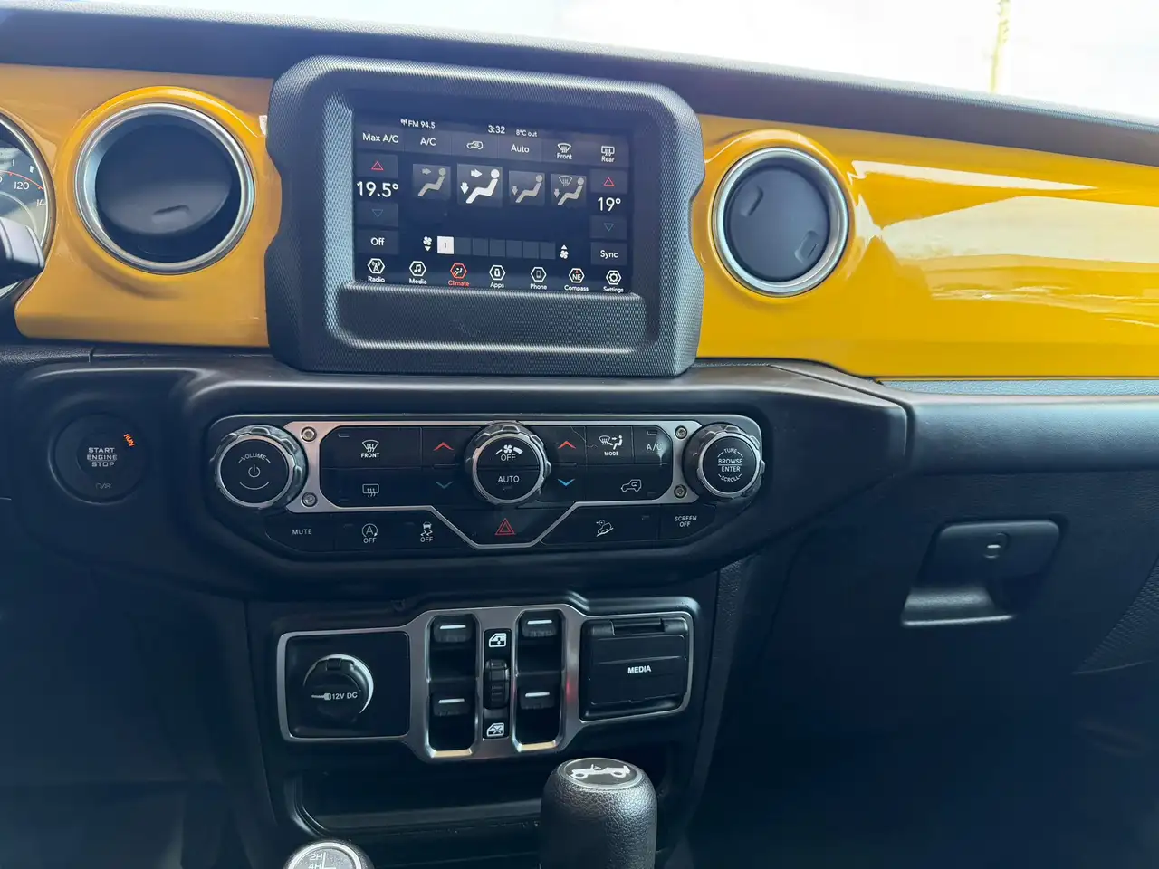 Jeep Wrangler снимка Jeep Wrangler