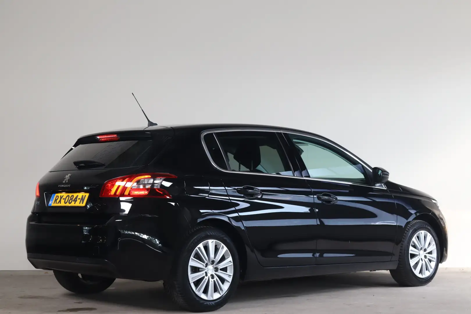 Peugeot 308 1.2 PureTech Allure - NL- Auto!! Climate I Apple I Czarny - 2